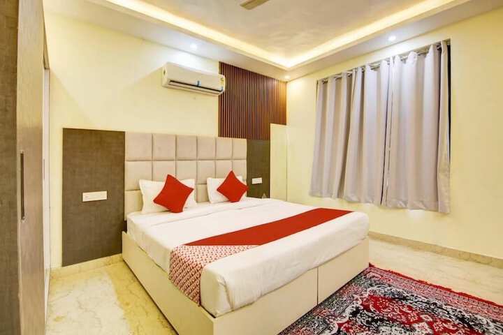 Room 4 of 10
