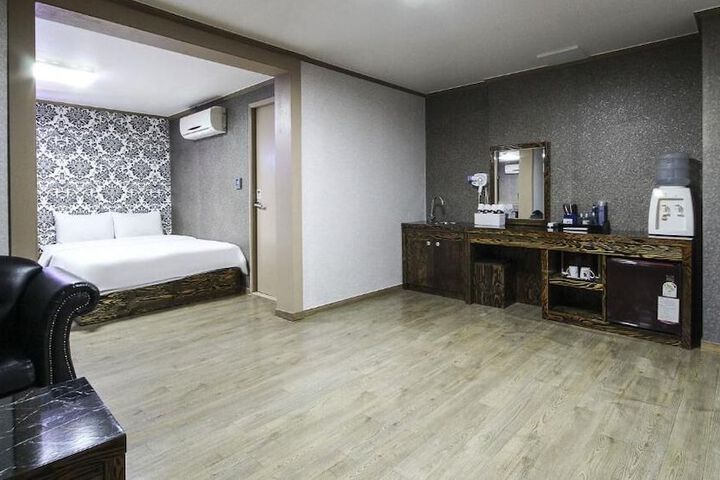 Room 21 of 57