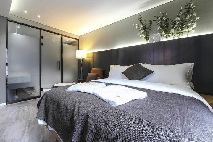 Room 4 of 44