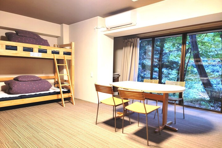 Room 25 of 76
