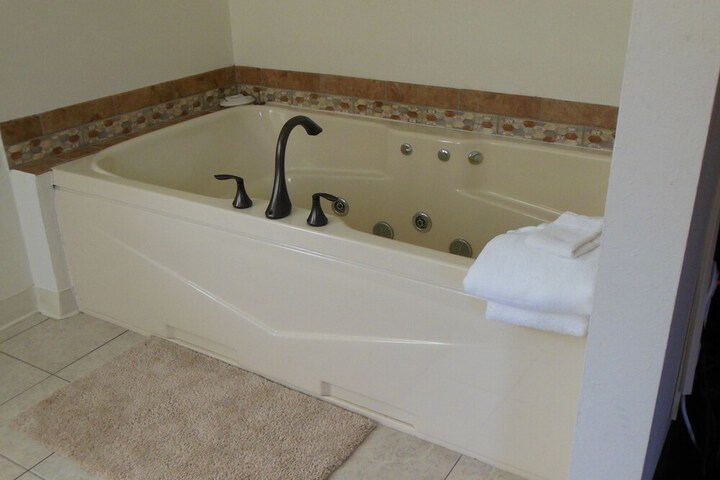 Hot Tub 8 of 13