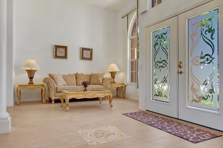 Room 4 of 7