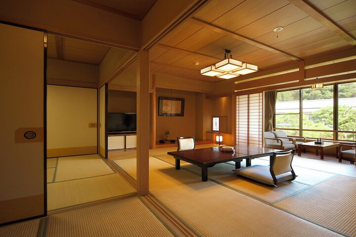 Room 10 of 22