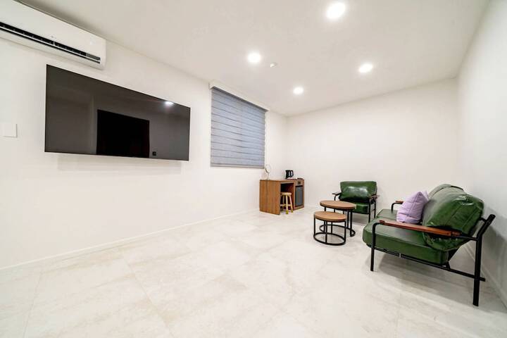Room 28 of 41
