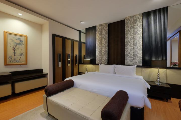 Room 8 of 18