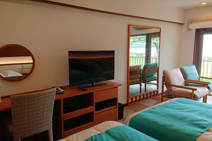 Room 14 of 90