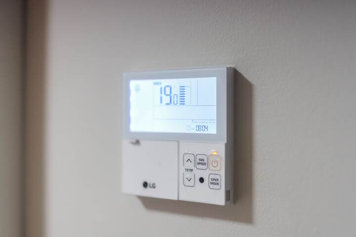 Room 10 of 106