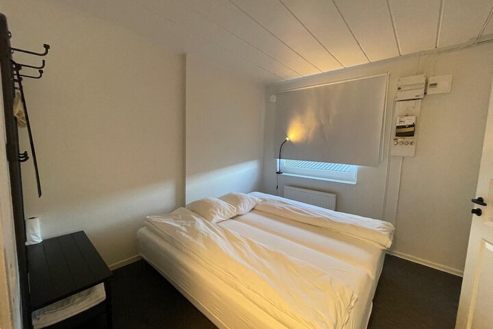 Room 4 of 13