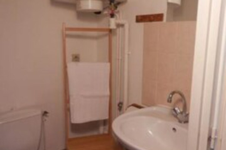 Room 5 of 17