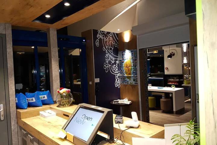 Entrance & Lobby