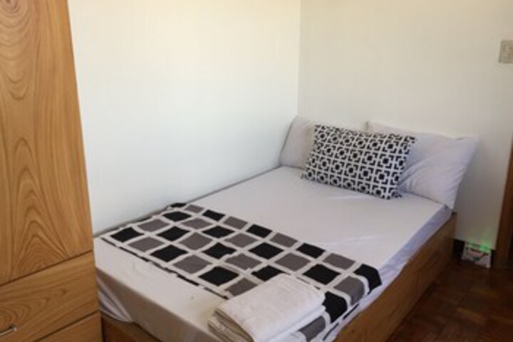 Room 28 of 103