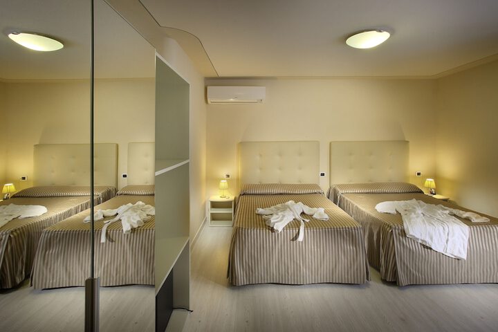 Room 28 of 91