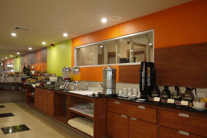Breakfast/Coffee Service 106 of 131
