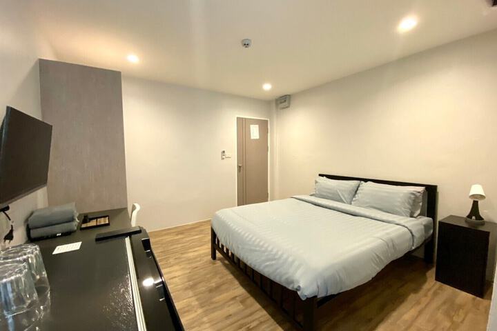 Room 3 of 37