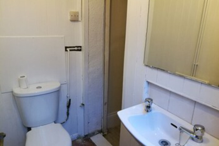 Room 33 of 76