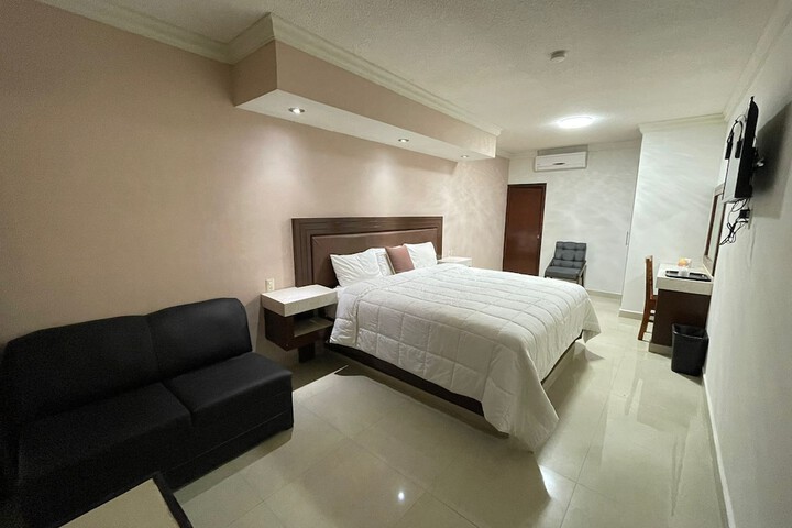 Room 4 of 30