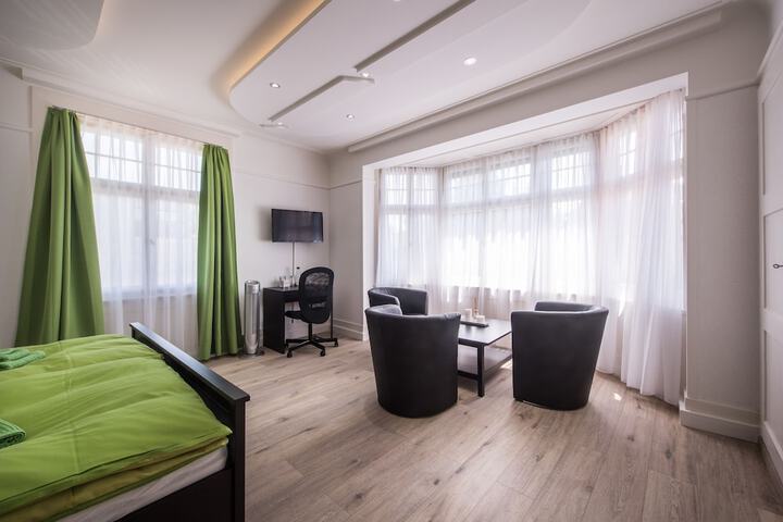 Room 12 of 61