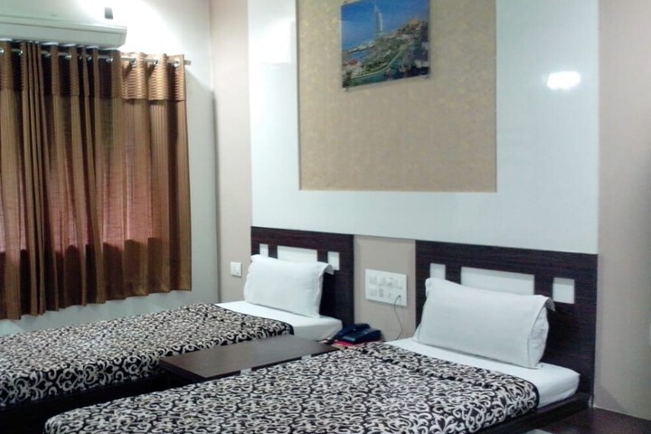 Room 4 of 12