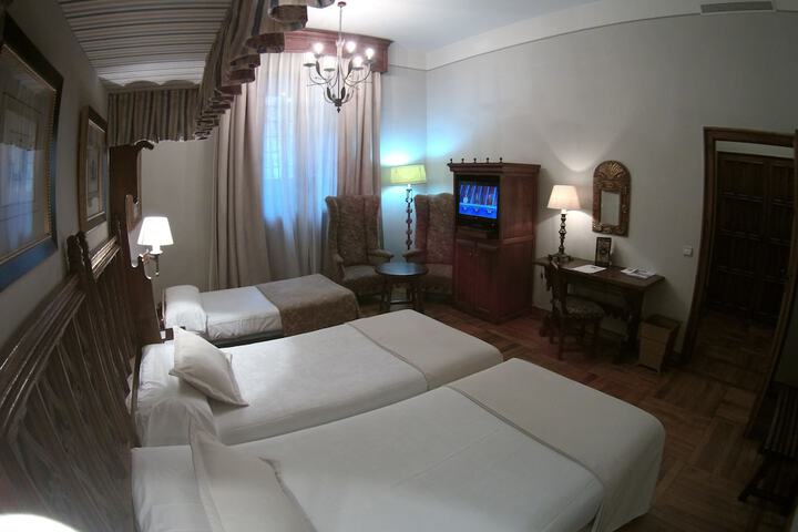 Room 12 of 68