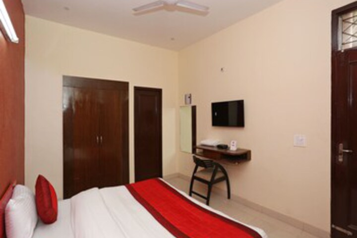 Room 13 of 25