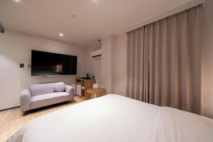 Room 21 of 31