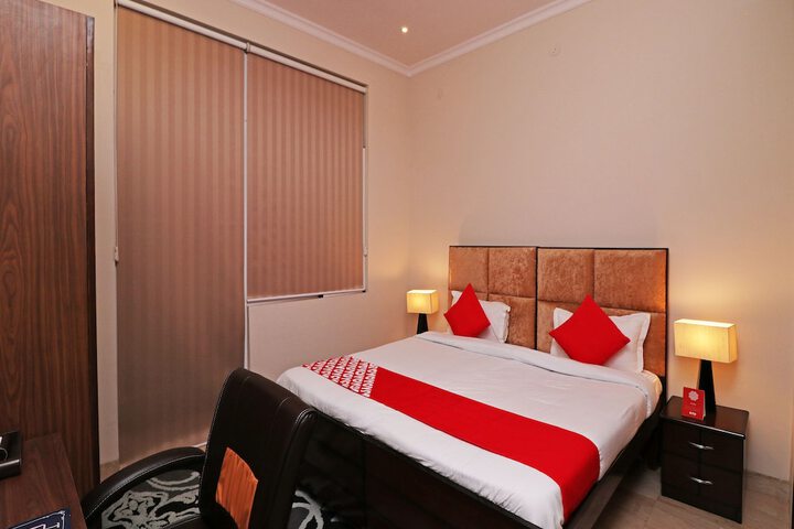 Room 12 of 18