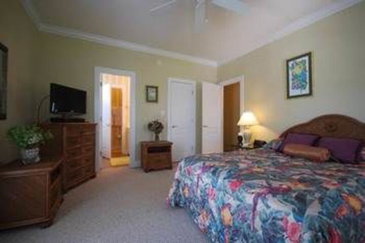 Room 6 of 18