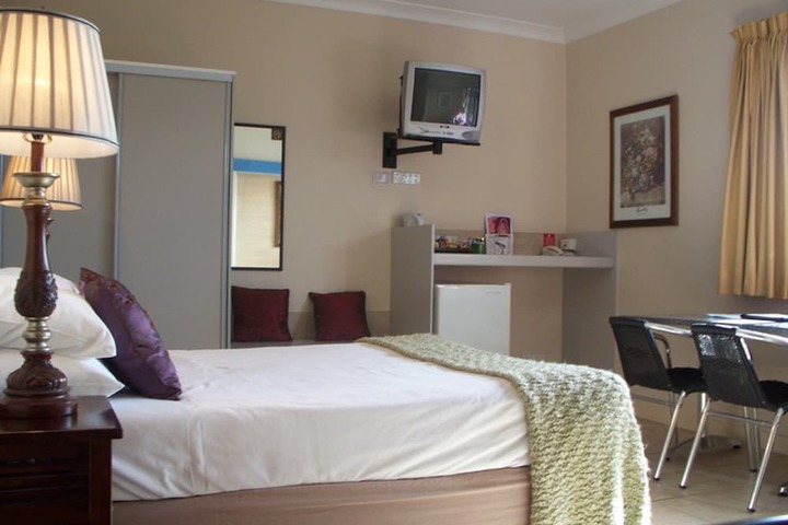 Room 2 of 32