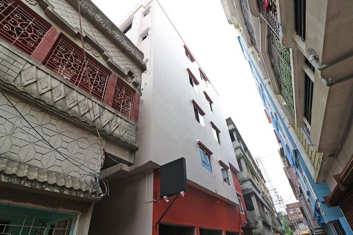 OYO 13579 HOTEL ROYAL CROWNE