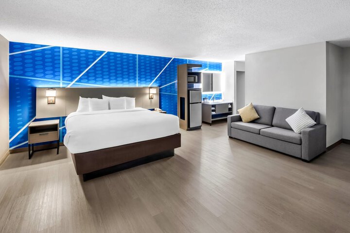 Room 6 of 32