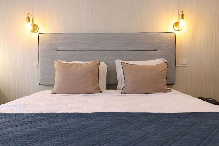 Room 28 of 70