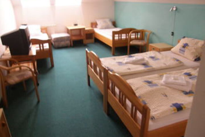 Room 8 of 28