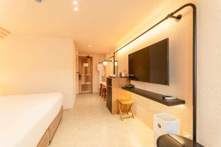 Room 17 of 65