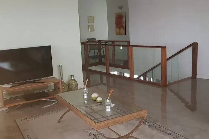 Room 6 of 12