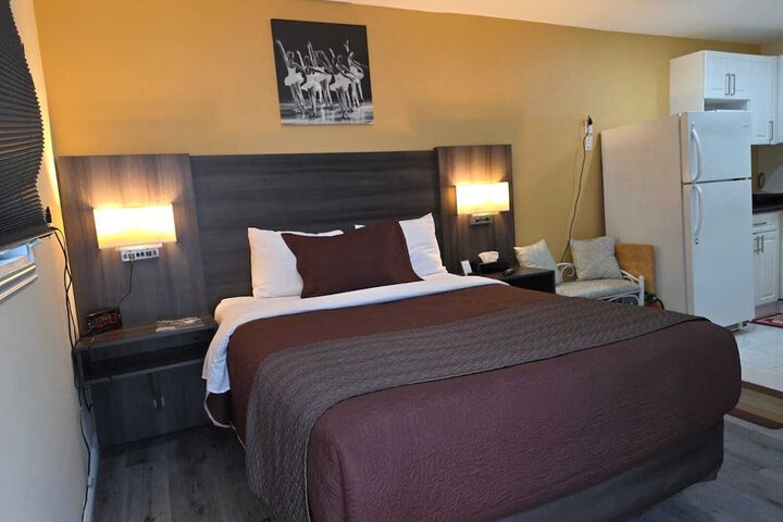 Room 4 of 32
