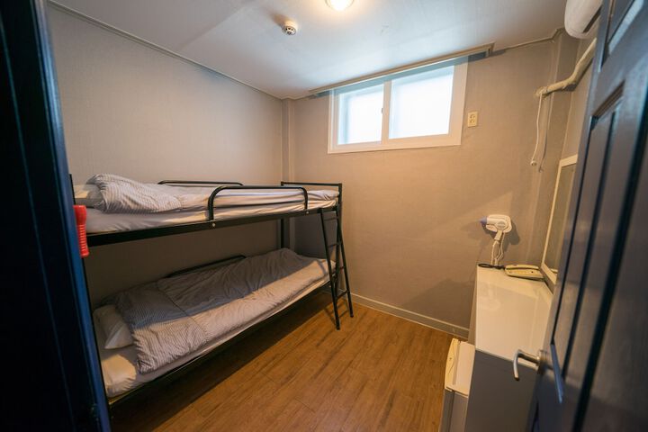 Room 28 of 62