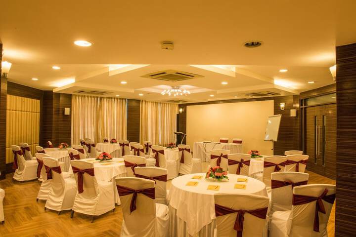 Ballroom/Hall 44 of 52
