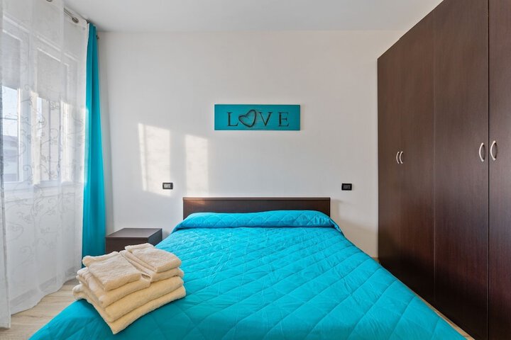 Room 4 of 25