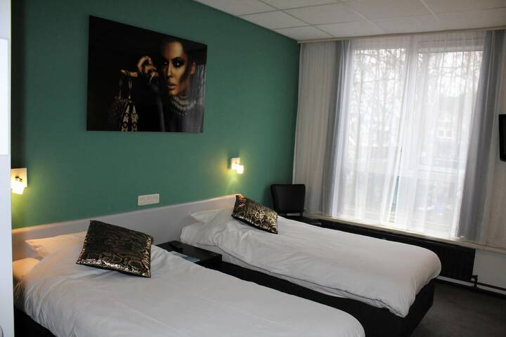 Room 18 of 33