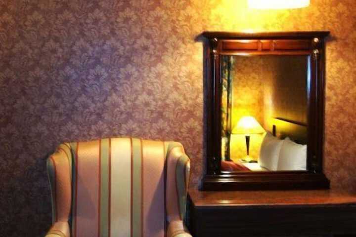 Room 10 of 46
