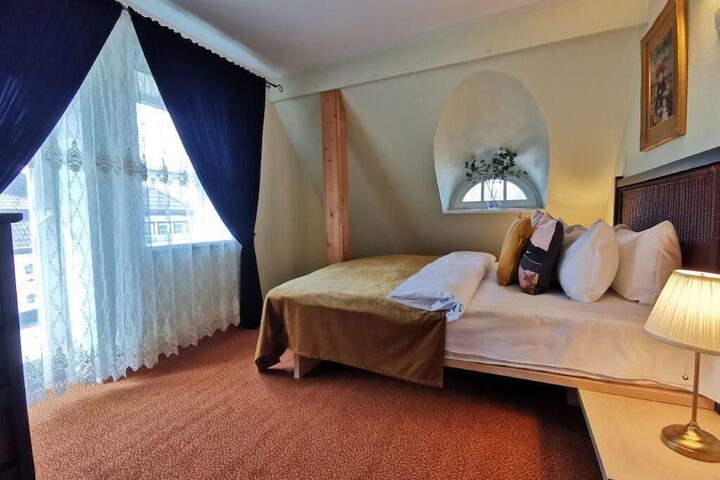 Room 17 of 39