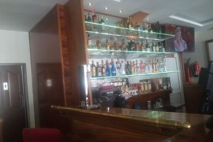 Lounge 9 of 10
