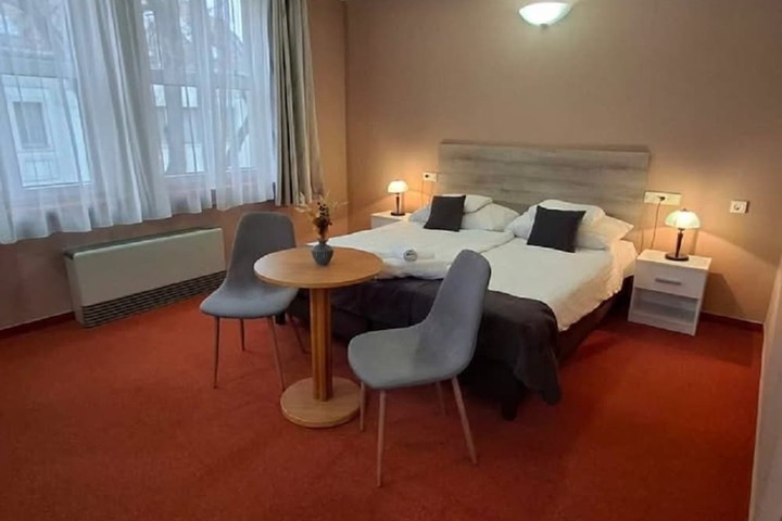 Room 27 of 51