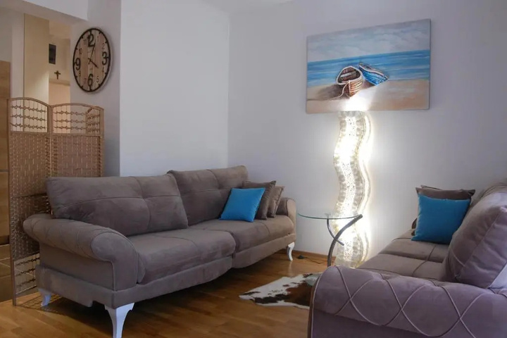 Room 2 of 18