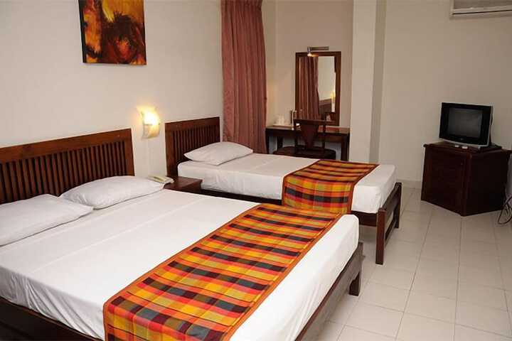 Room 10 of 40