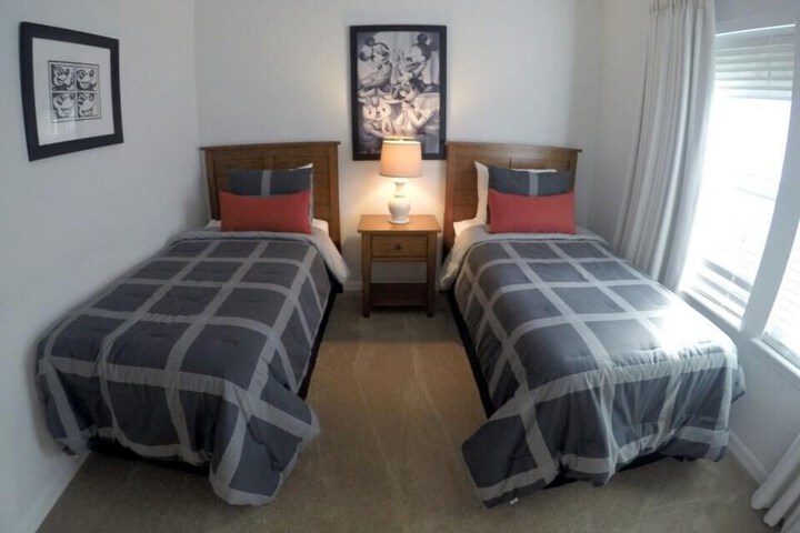 Room 6 of 25