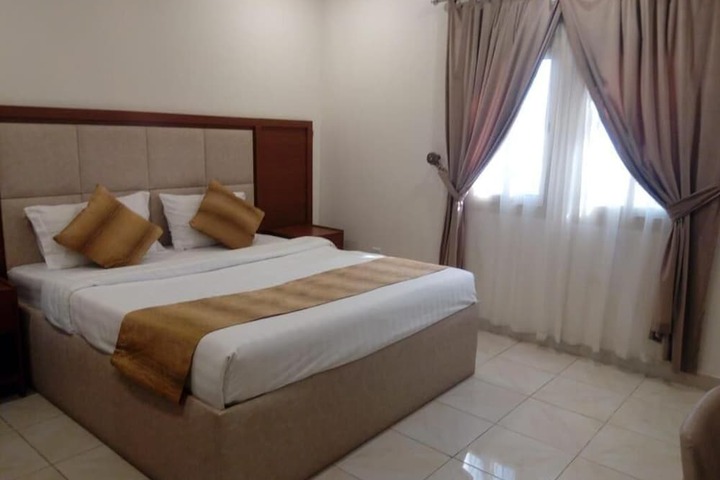 Room 10 of 25