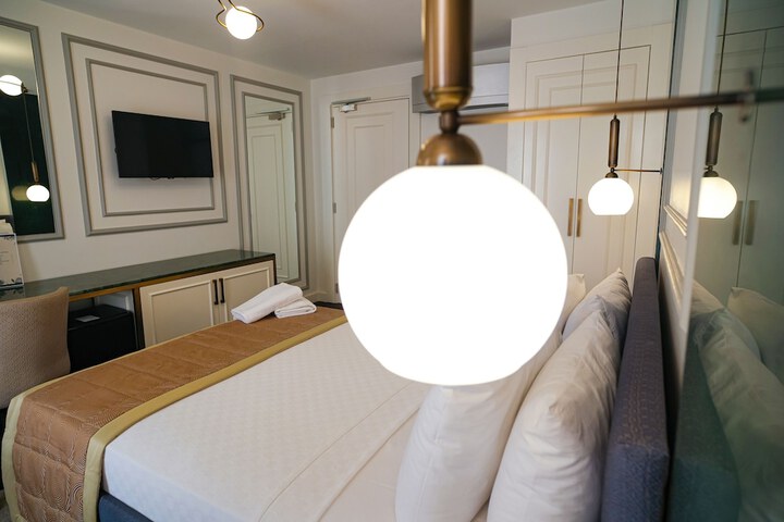 Room 28 of 86