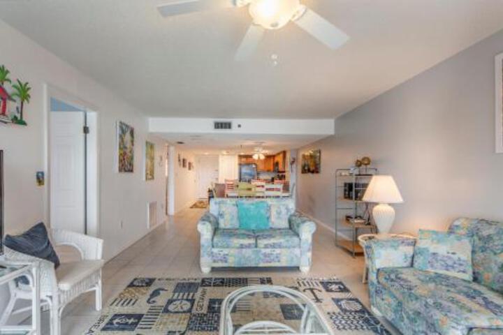 401 Beach Place Condos in St. Pete Beach, FL
