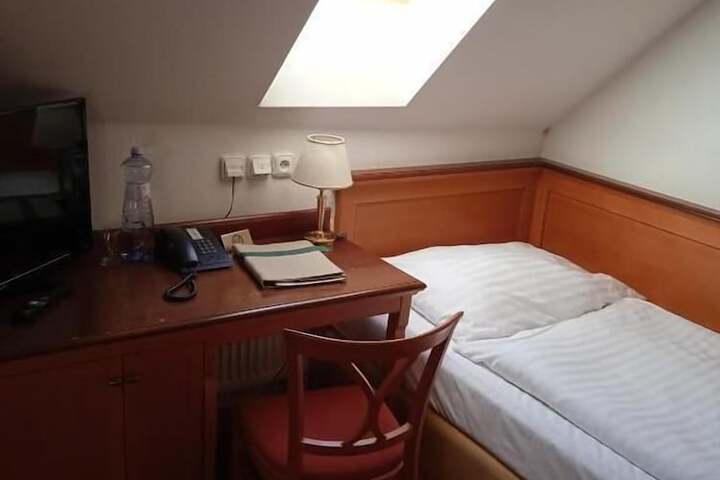 Room 30 of 65